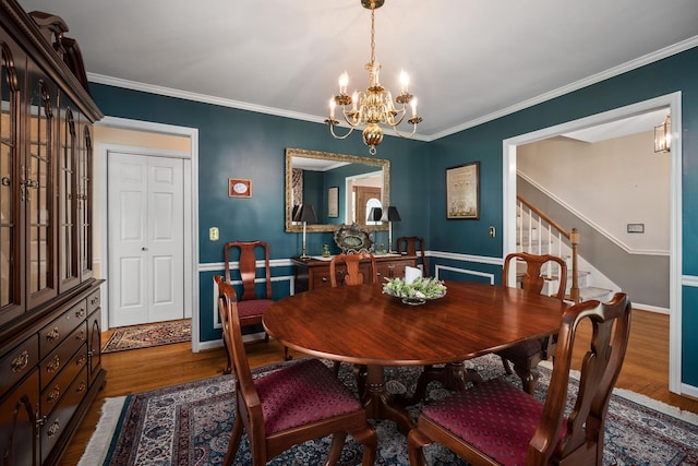 dining area featuring crown molding, a chandelier, and dark hardwood / wood-style flooring