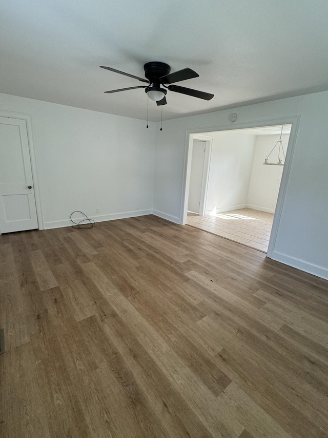 unfurnished room with wood-type flooring and ceiling fan