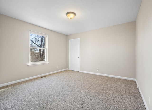 unfurnished room featuring carpet