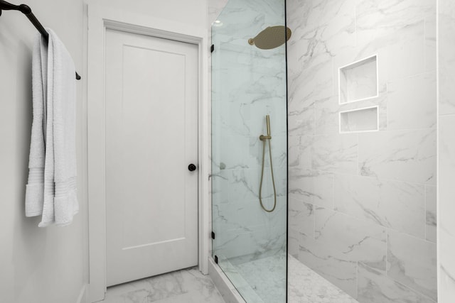 bathroom featuring tiled shower