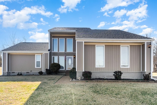 view of front facade with a front lawn