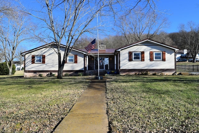 view of front of house featuring a front lawn