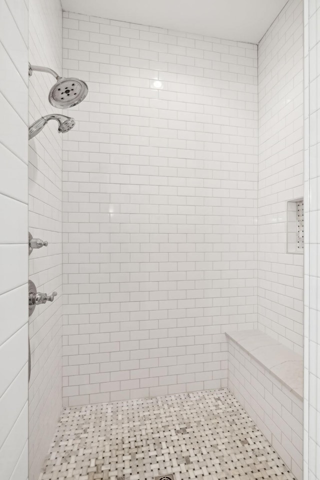 bathroom featuring tiled shower