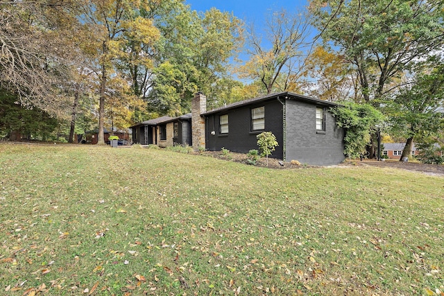 exterior space featuring a front yard