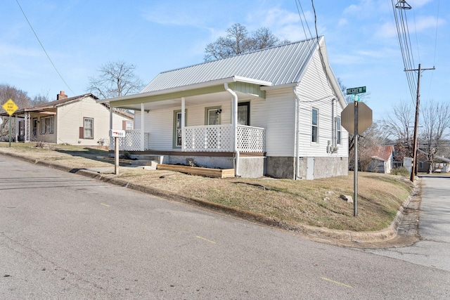 view of front of home with a porch and a front yard