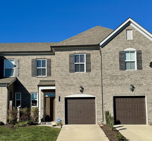 view of front facade featuring a garage