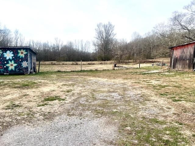 view of yard featuring a rural view