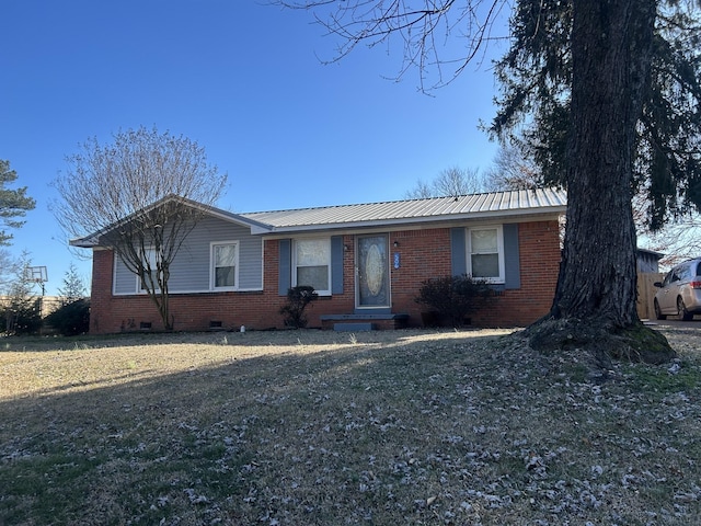 single story home with a front yard