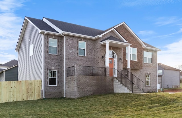 view of front facade with a front lawn