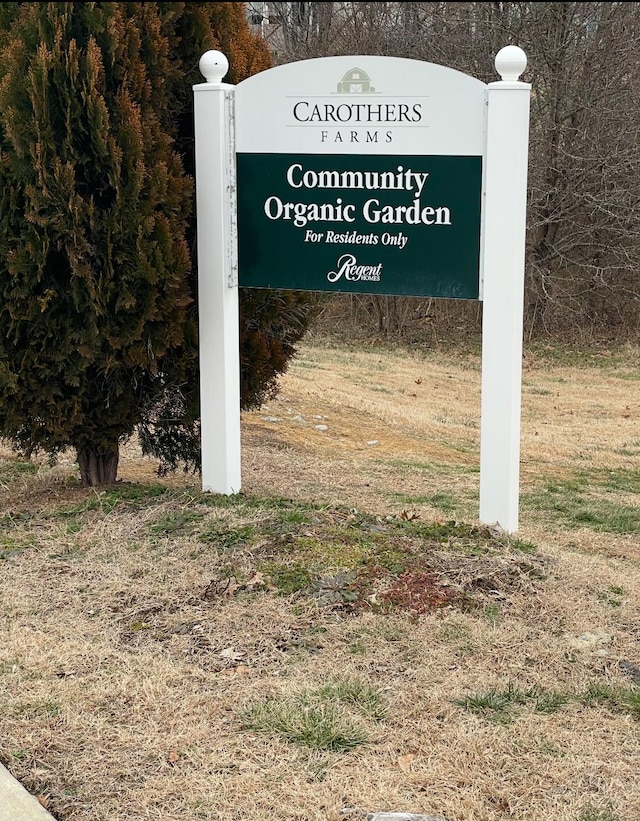 view of community / neighborhood sign