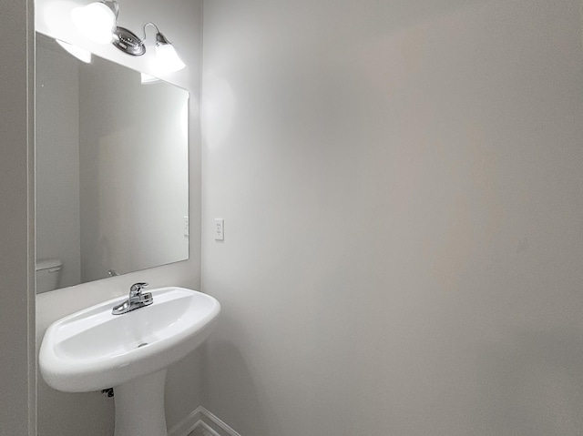 bathroom featuring toilet and sink