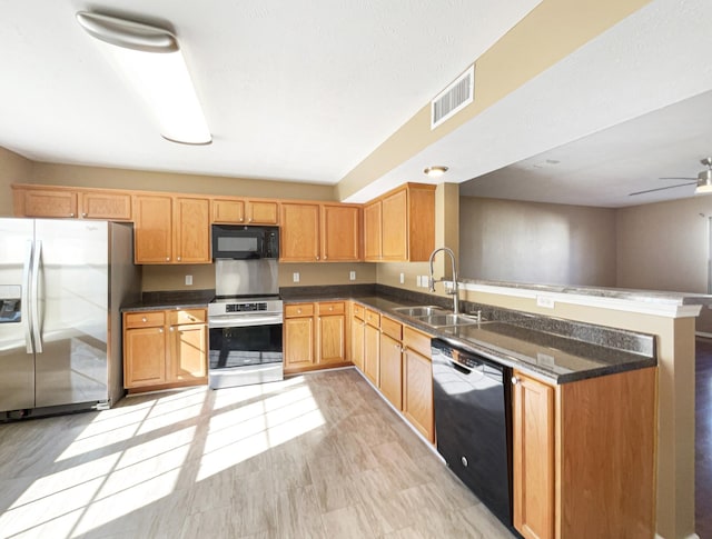 kitchen featuring sink, black appliances, kitchen peninsula, and ceiling fan