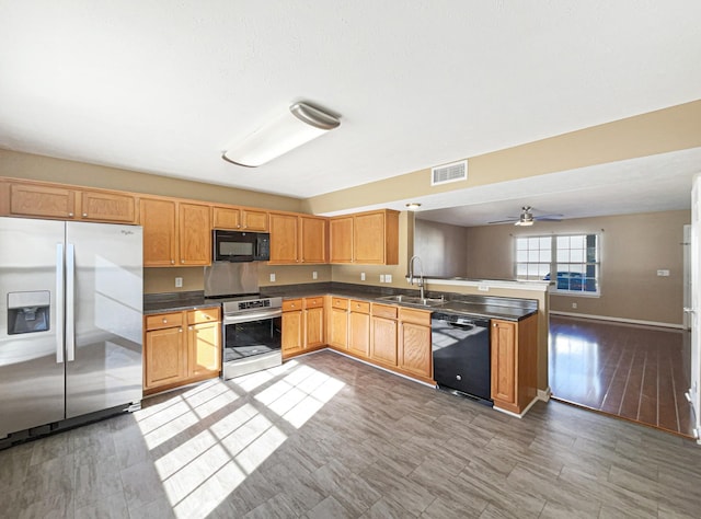 kitchen featuring sink, black appliances, kitchen peninsula, and ceiling fan