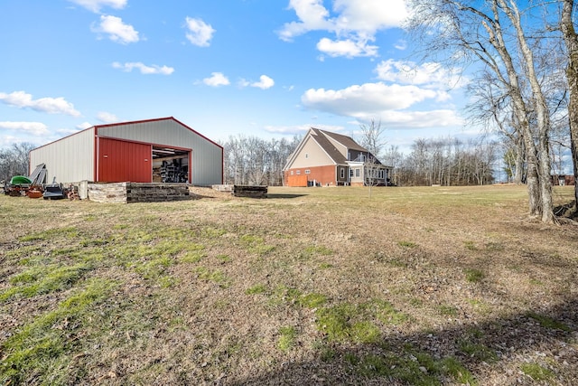 view of yard with an outdoor structure