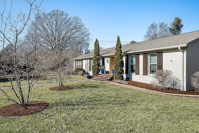 view of front of property with a front yard