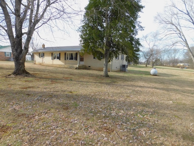 view of yard with central AC unit