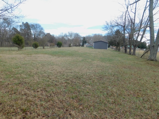 view of yard featuring a rural view