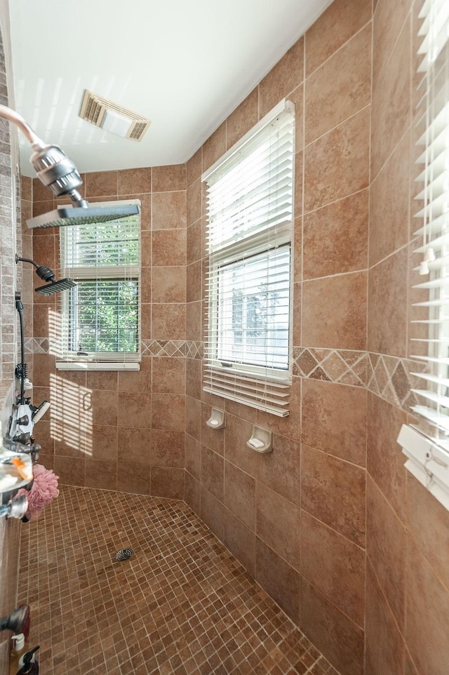 bathroom featuring a tile shower