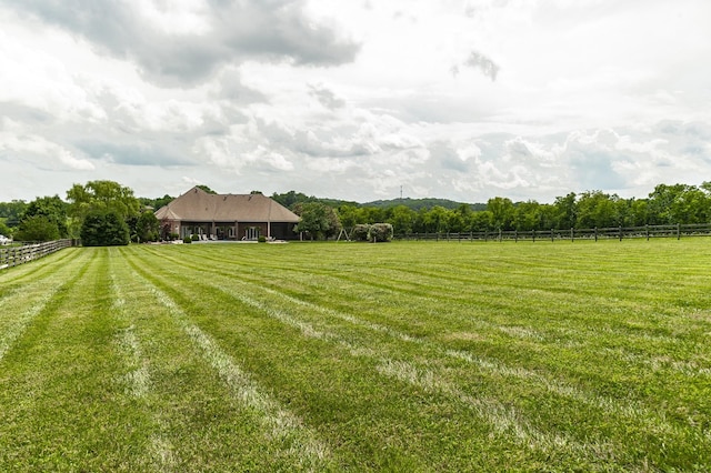 view of yard featuring a rural view