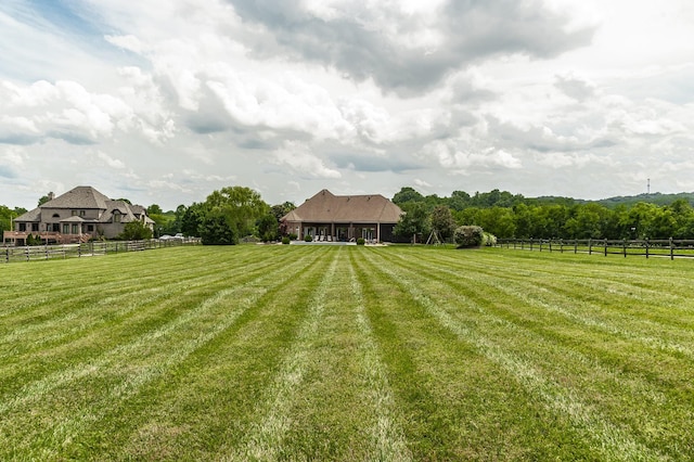 view of yard featuring a rural view