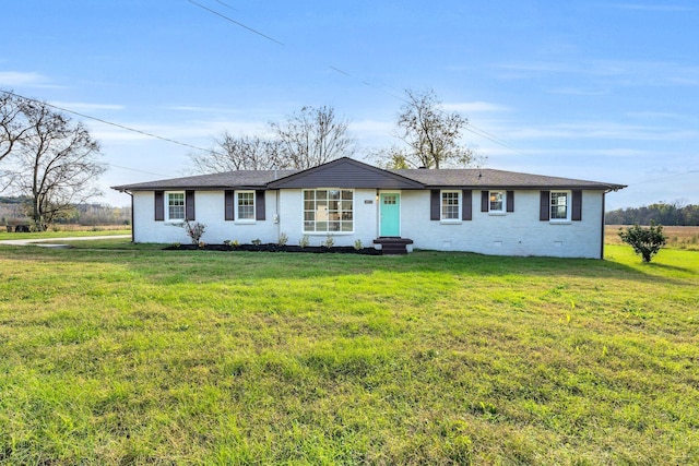 ranch-style house featuring a front yard