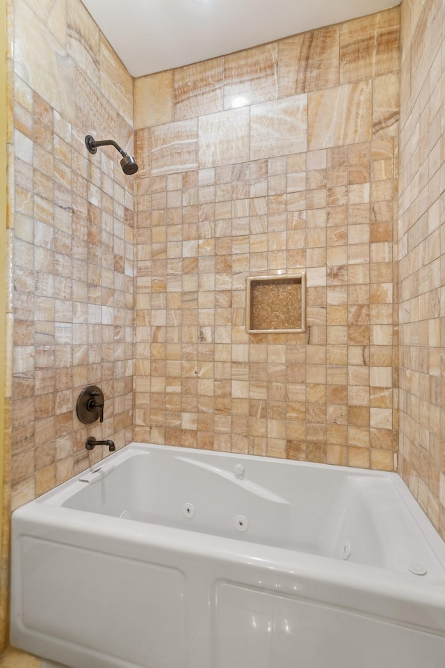 bathroom featuring tiled shower / bath