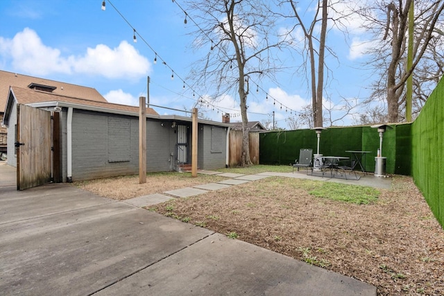 view of yard featuring a patio