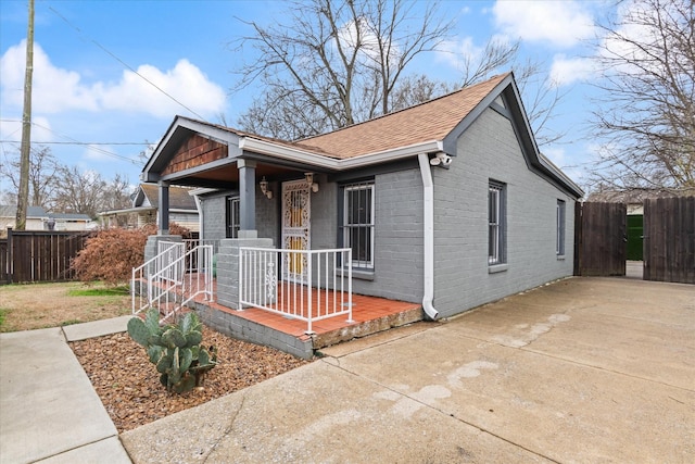 view of front of property with covered porch