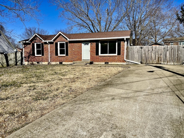 single story home with a front yard