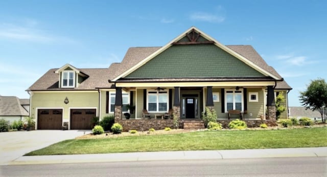 craftsman inspired home with a front yard and a porch