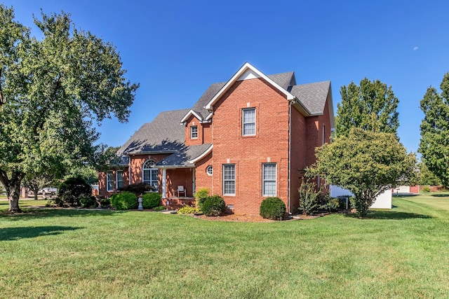 front of property featuring a front lawn