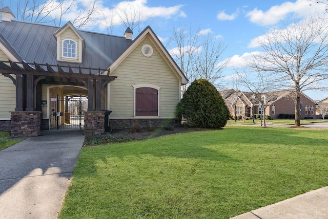 view of front of property with a front yard