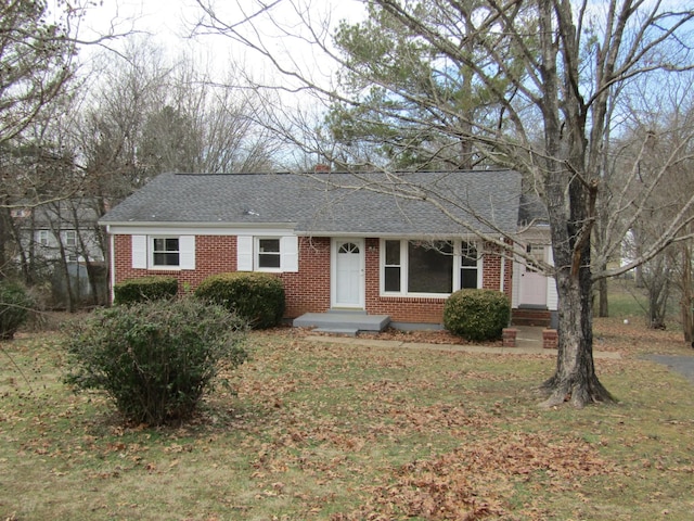 single story home featuring a front lawn