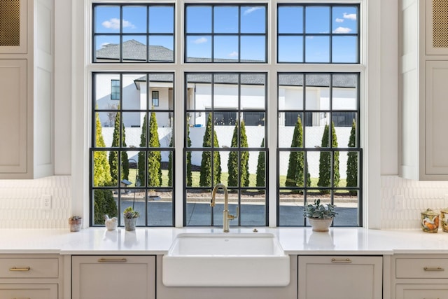 interior space with sink and decorative backsplash