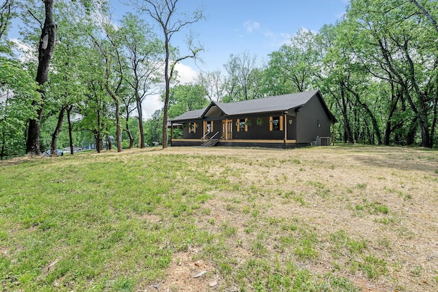 view of front of home featuring a porch, central AC, and a front lawn