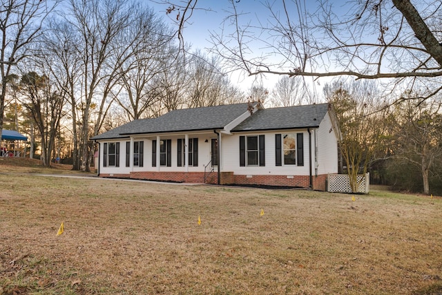 view of front of property featuring a front lawn and covered porch