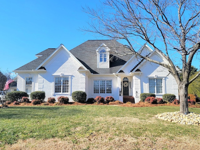 view of front facade with a front lawn