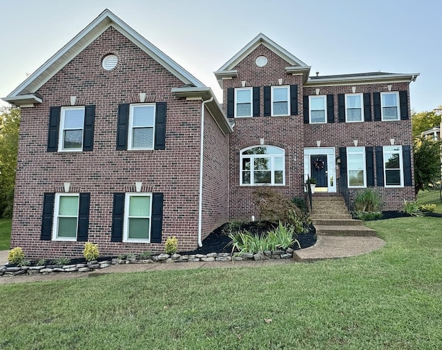 view of front of house featuring a front lawn