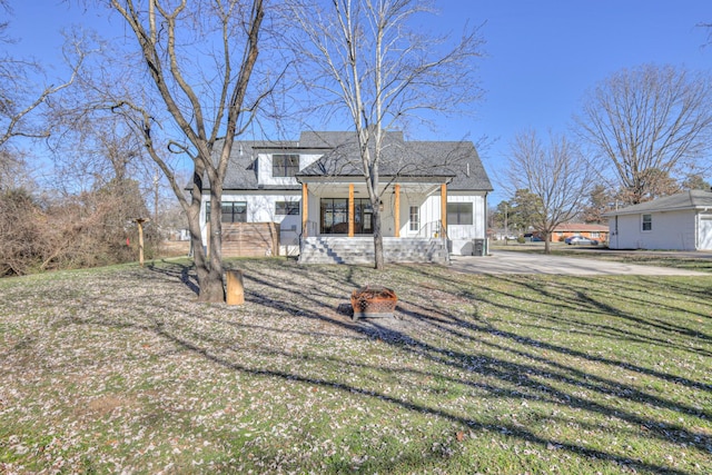 view of front of home featuring a porch and a front lawn