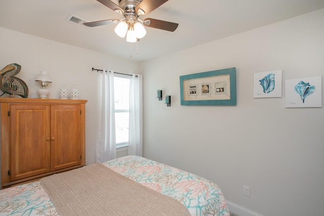 bedroom with ceiling fan