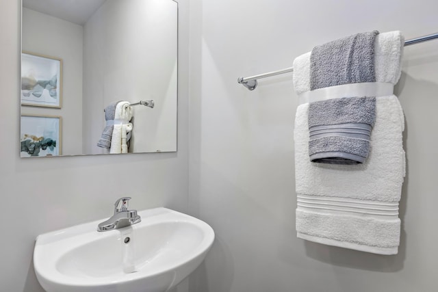 bathroom featuring sink