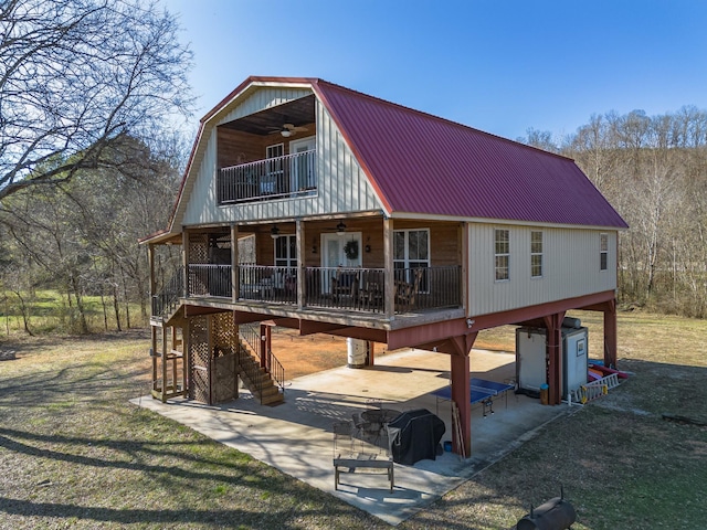 view of front of house with a front yard, a patio, and ceiling fan