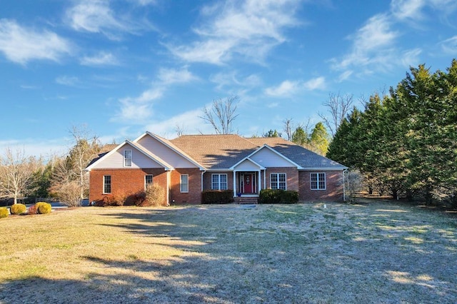 single story home with a front lawn