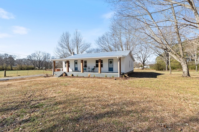 view of front of property featuring a front lawn and covered porch