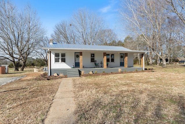 view of front of house with a front yard and covered porch