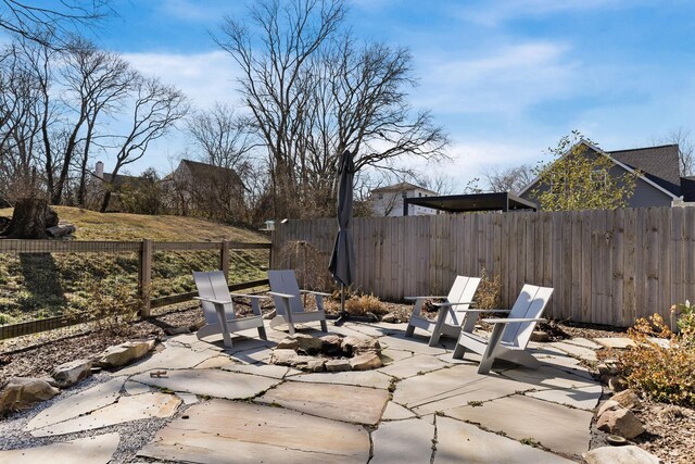 view of patio with an outdoor fire pit