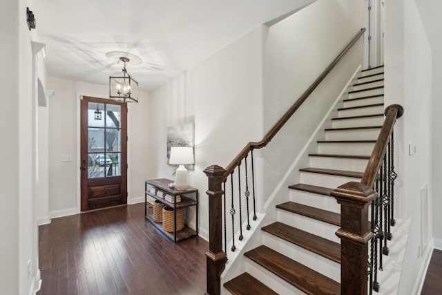 foyer featuring an inviting chandelier and dark hardwood / wood-style floors