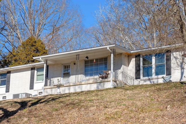 ranch-style house featuring a porch and a front lawn