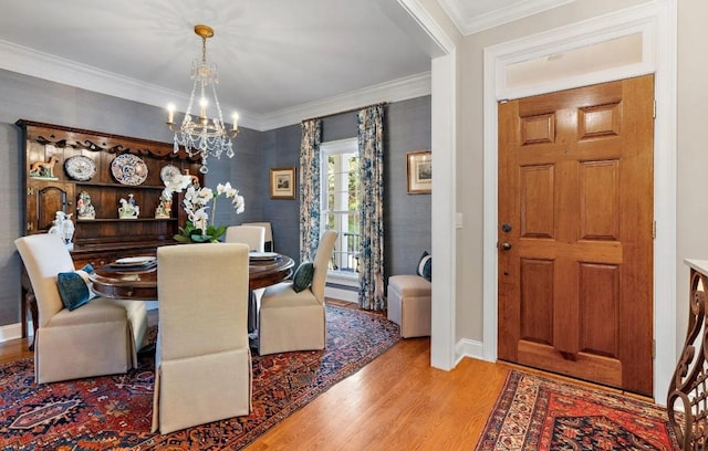 dining room with crown molding, a chandelier, and light hardwood / wood-style floors