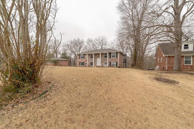 view of front of house featuring a front yard